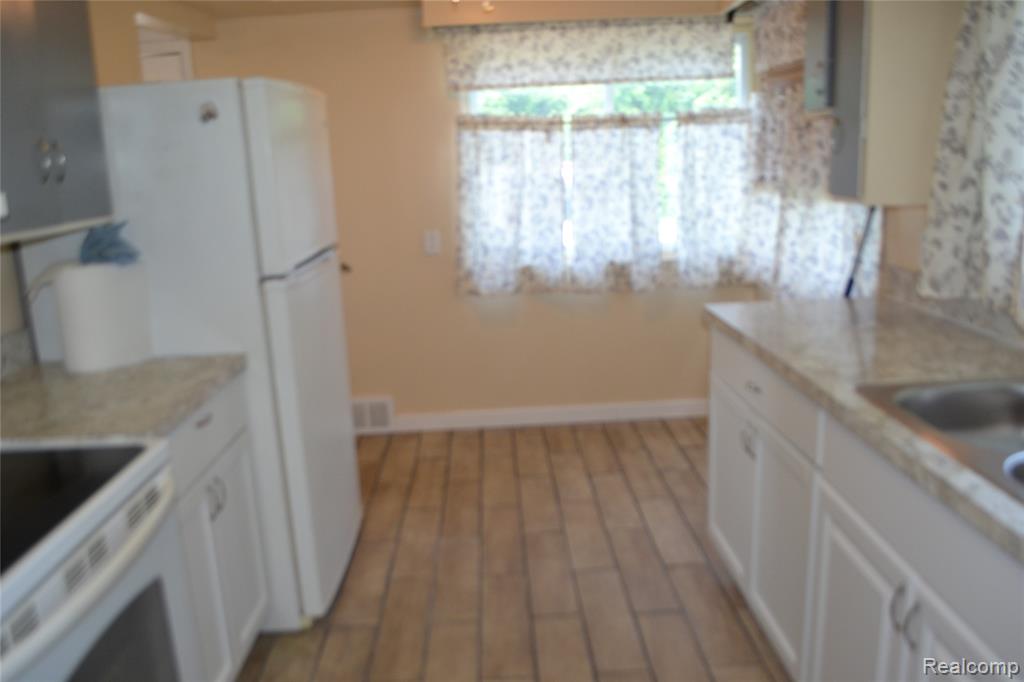 5084 Lennon Road Flint, MI 48532 - Photo 12 of 28 Gallery Image 12