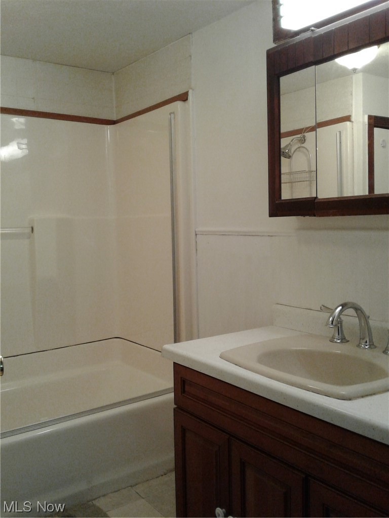 5566 Linn Road Amherst, OH 44001 - Photo 10 of 32 Main Floor full Bath.
