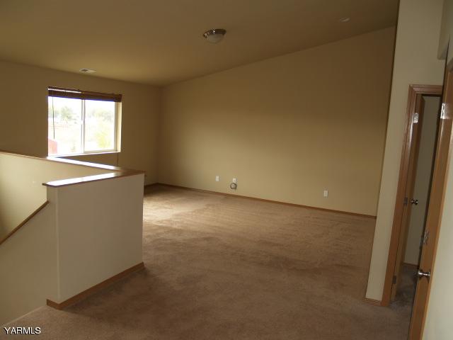 350 Keystone Road Yakima, WA 98908 - Photo 14 of 28 an empty room with windows