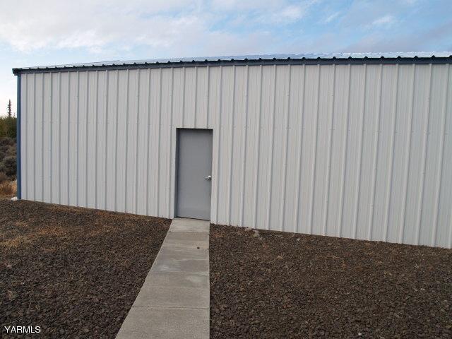 350 Keystone Road Yakima, WA 98908 - Photo 19 of 28 a view of a black gate