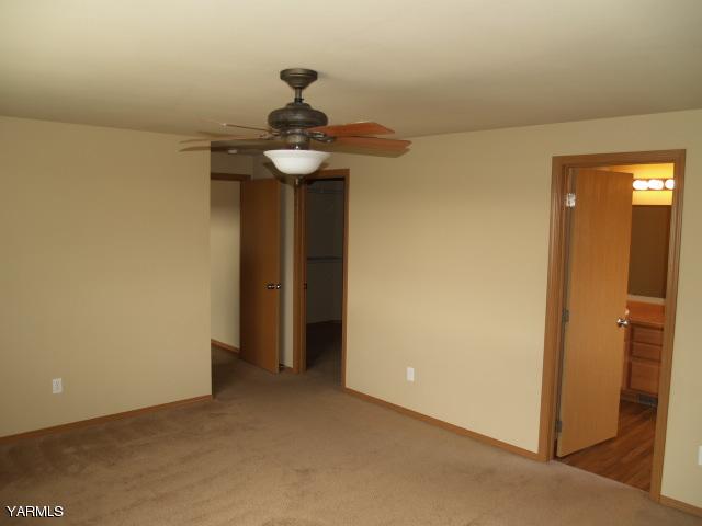 350 Keystone Road Yakima, WA 98908 - Photo 10 of 28 a view of hallway with closet