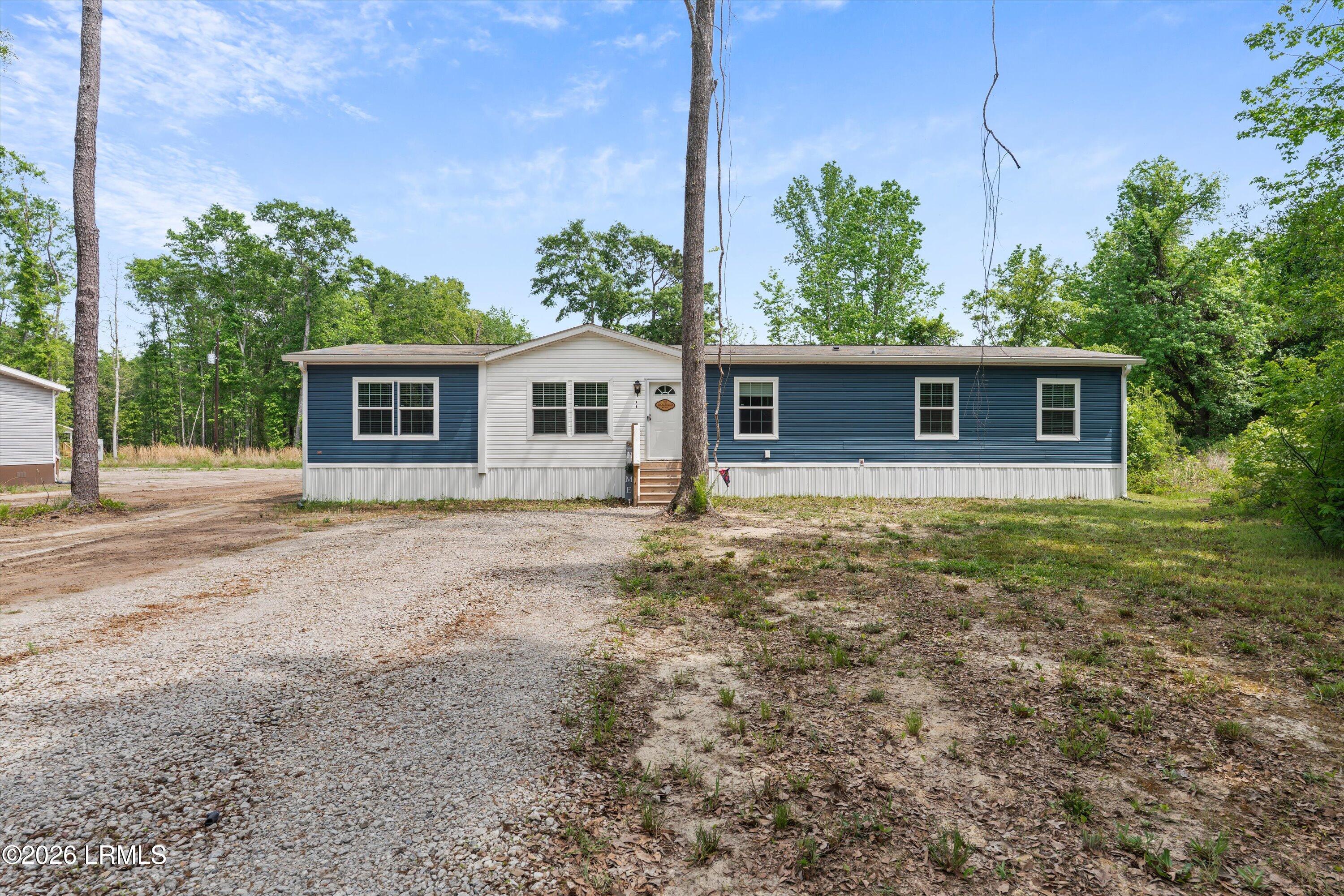 01-48 Community Center Rd