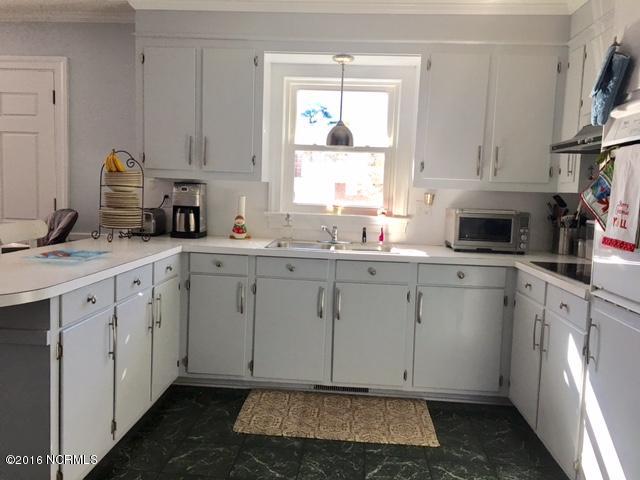 3104 Hillman Road Kinston, NC 28504 - Photo 6 of 13 3104 Hillman kitchen2