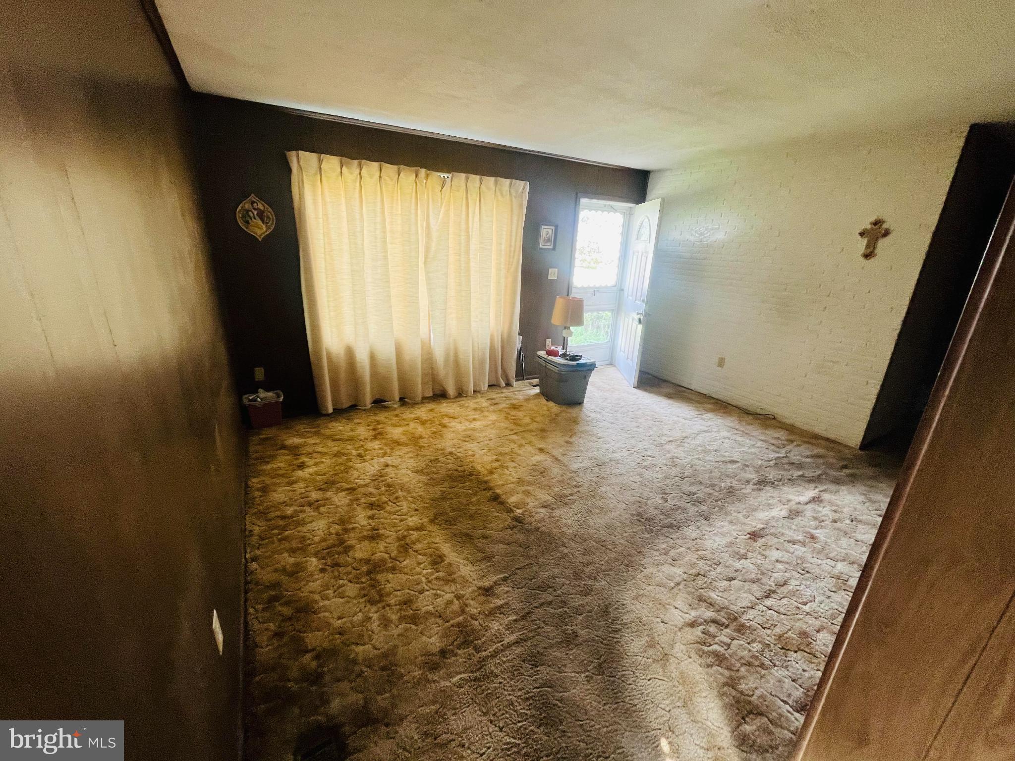 1319 Meadowvale Road Glen Burnie, MD 21060 - Photo 2 of 15 Living room