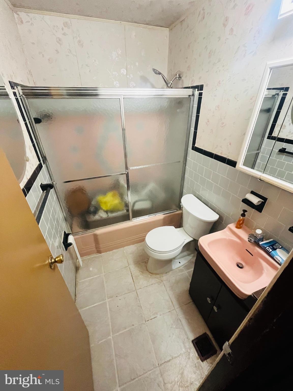 1319 Meadowvale Road Glen Burnie, MD 21060 - Photo 10 of 15 Charming vintage bathroom with modern touches.