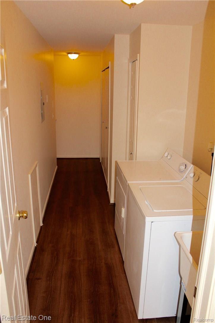3512 Tremonte Cir Circle South, Unit 293 Rochester, MI 48306 - Photo 17 of 28 Laundry