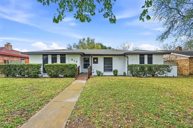 $290,000 | 813 Cherry Hills Drive, Lancaster, TX 75134