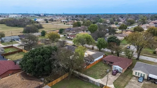 $290,000 | 813 Cherry Hills Drive, Lancaster, TX 75134