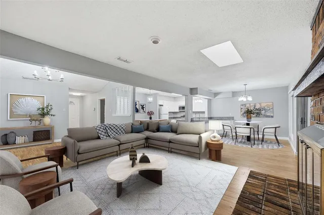 $290,000 | 813 Cherry Hills Drive, Lancaster, TX 75134