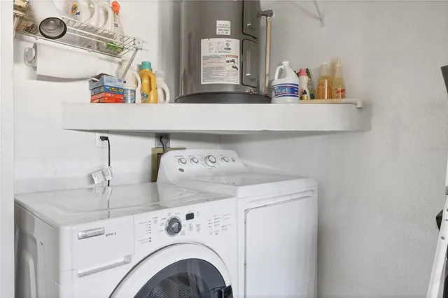 an aerial view of residential houses and lake view