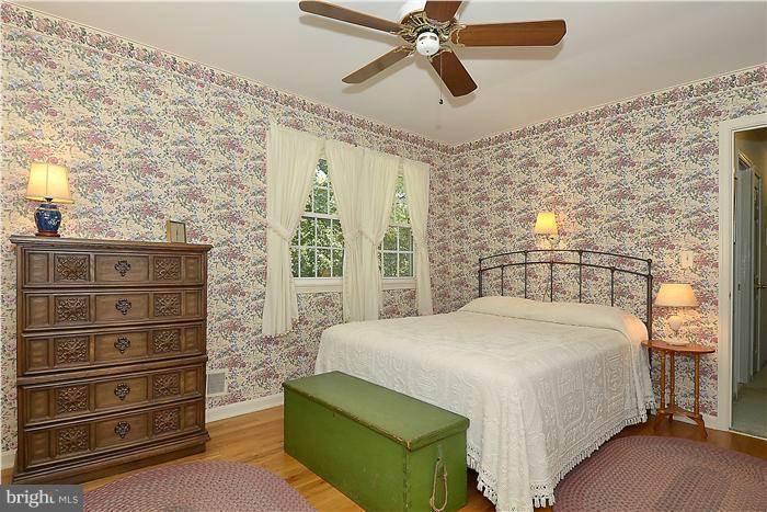 1014 Old Bay Ridge Road Annapolis, MD 21403 - Photo 22 of 29 Bedroom