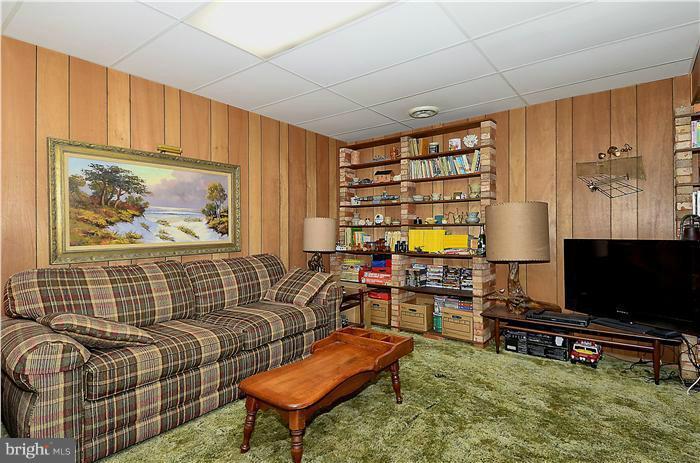 1014 Old Bay Ridge Road Annapolis, MD 21403 - Photo 4 of 29 Family Room