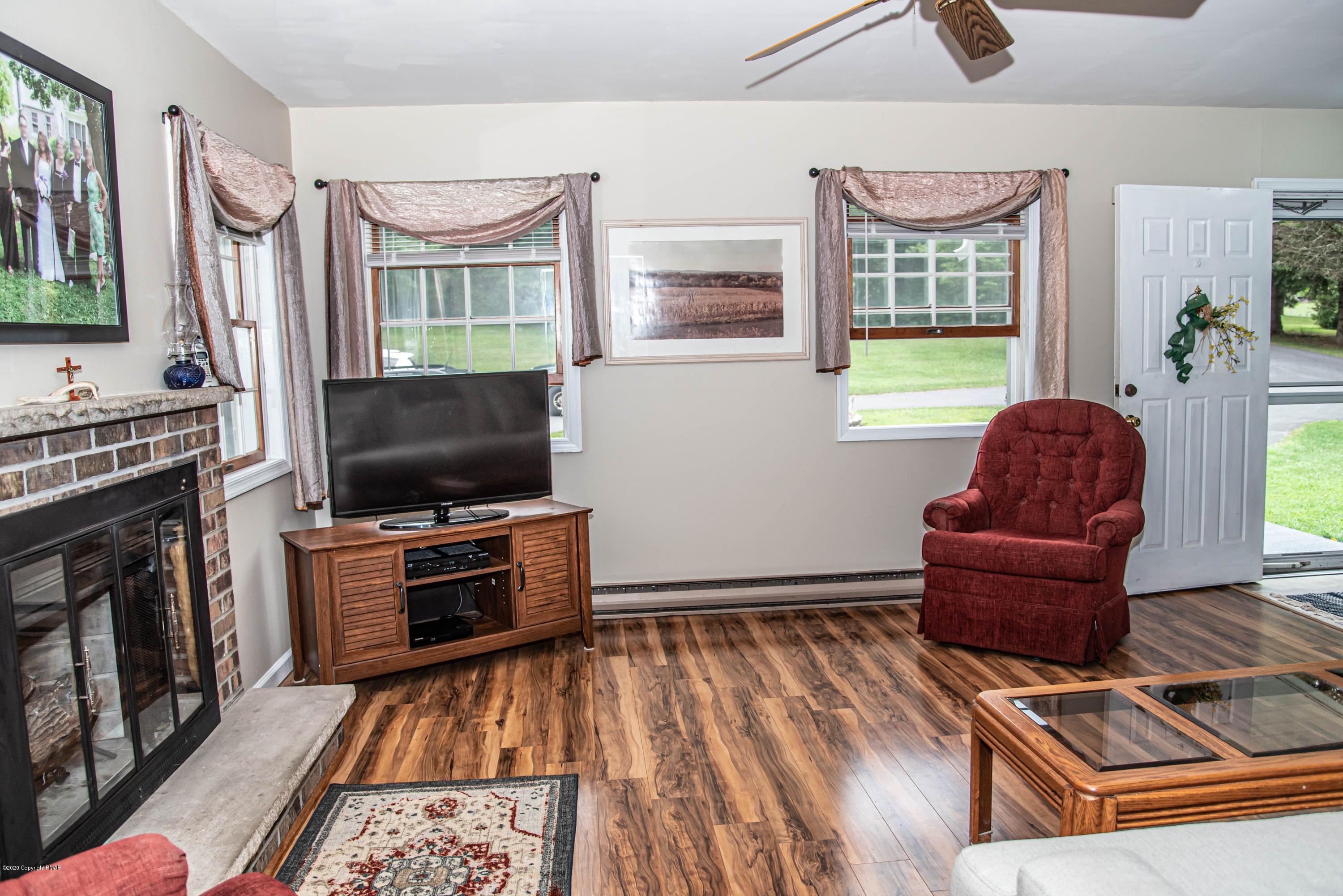 187 Old Stagecoach Road Gilbert, PA 18331 - Photo 8 of 31 a living room with furniture and a flat screen tv