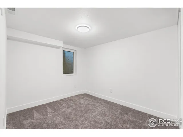 a view of a back yard