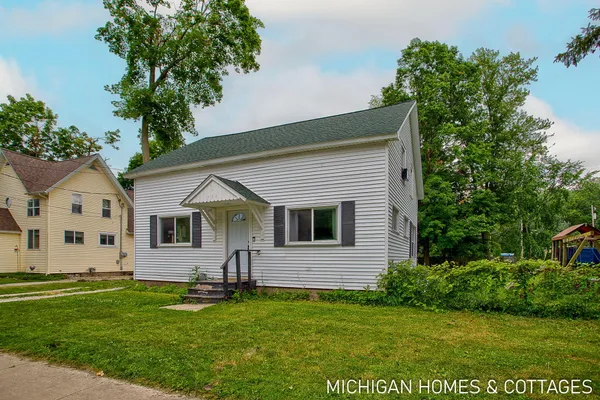 $279,999 | 752 Jordan Lake Avenue, Lake Odessa, MI 48849