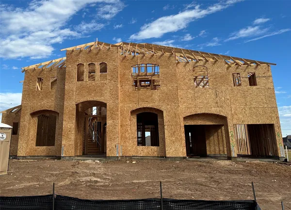 a view of a garden with an apartment