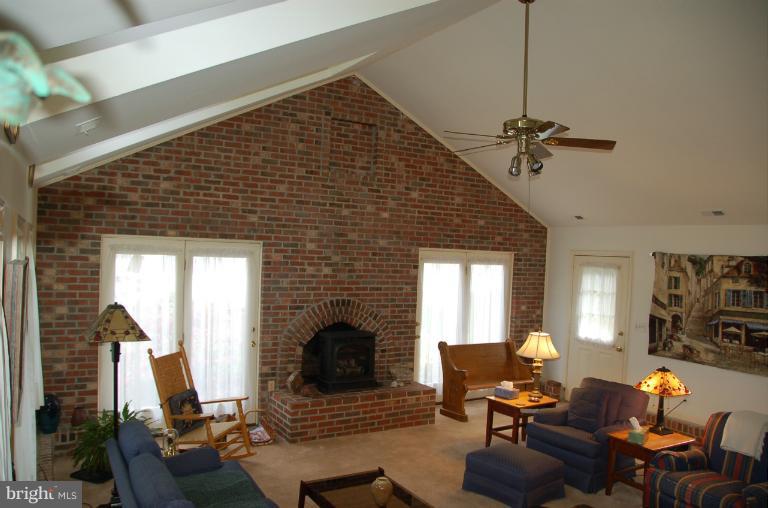 2450 Smoky Road Huntingtown, MD 20639 - Photo 5 of 30 Living Room