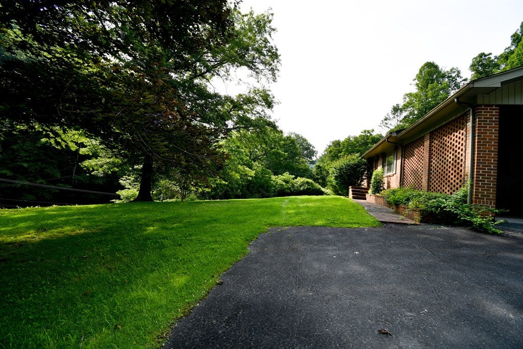 3919 Lovers Gap Road Vansant, VA 24656 - Photo 23 of 24 Gallery Image 23