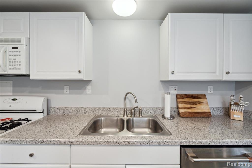6149 Waldon Road Clarkston, MI 48346 - Photo 13 of 33