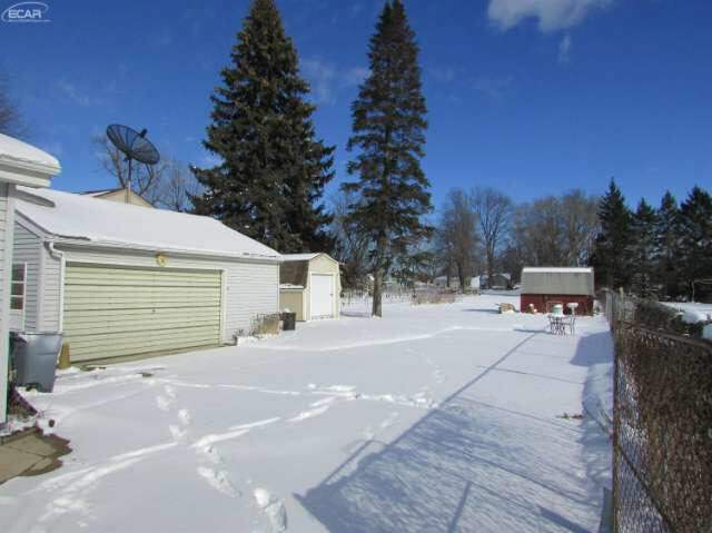 2078 North Center Road Burton, MI 48509 - Photo 5 of 20 20459383-4.JPG