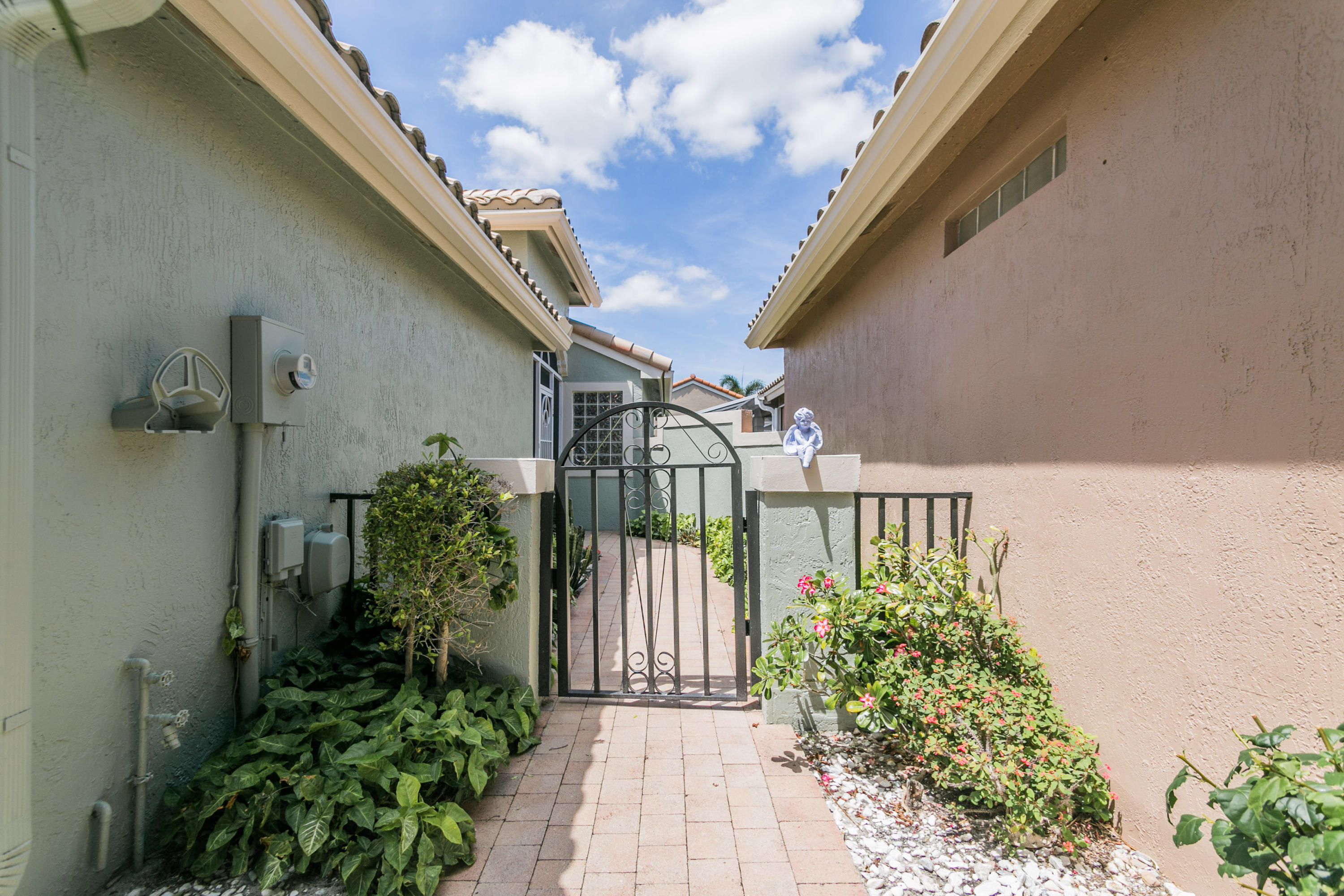 7314 Chorale Road Boynton Beach, FL 33437 - Photo 19 of 32 Entryway