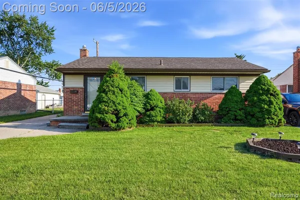 $240,000 | 17968 Summer Lane North, Fraser, MI 48026