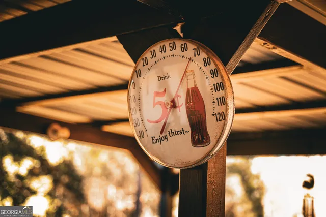 a view of an outdoor space