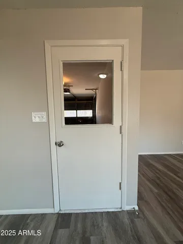 a view of empty room with a lamp