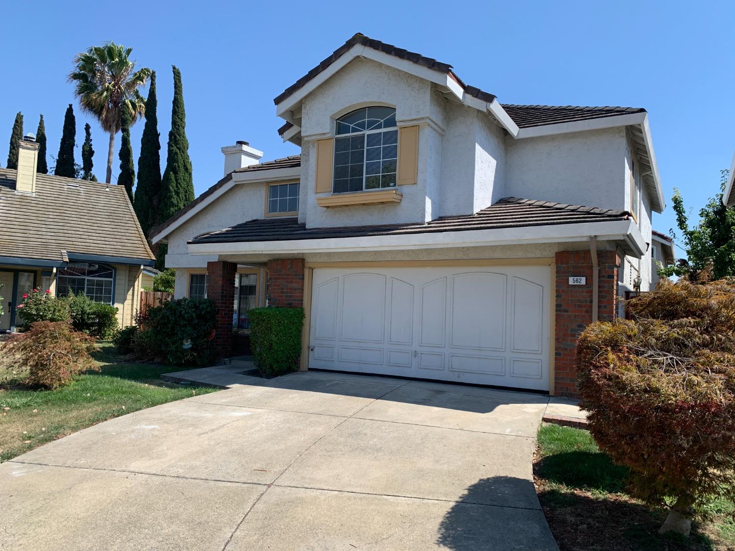 562 Costigan Circle Milpitas, CA 95035 - Photo 10 of 25 a front view of a house with a yard and garage
