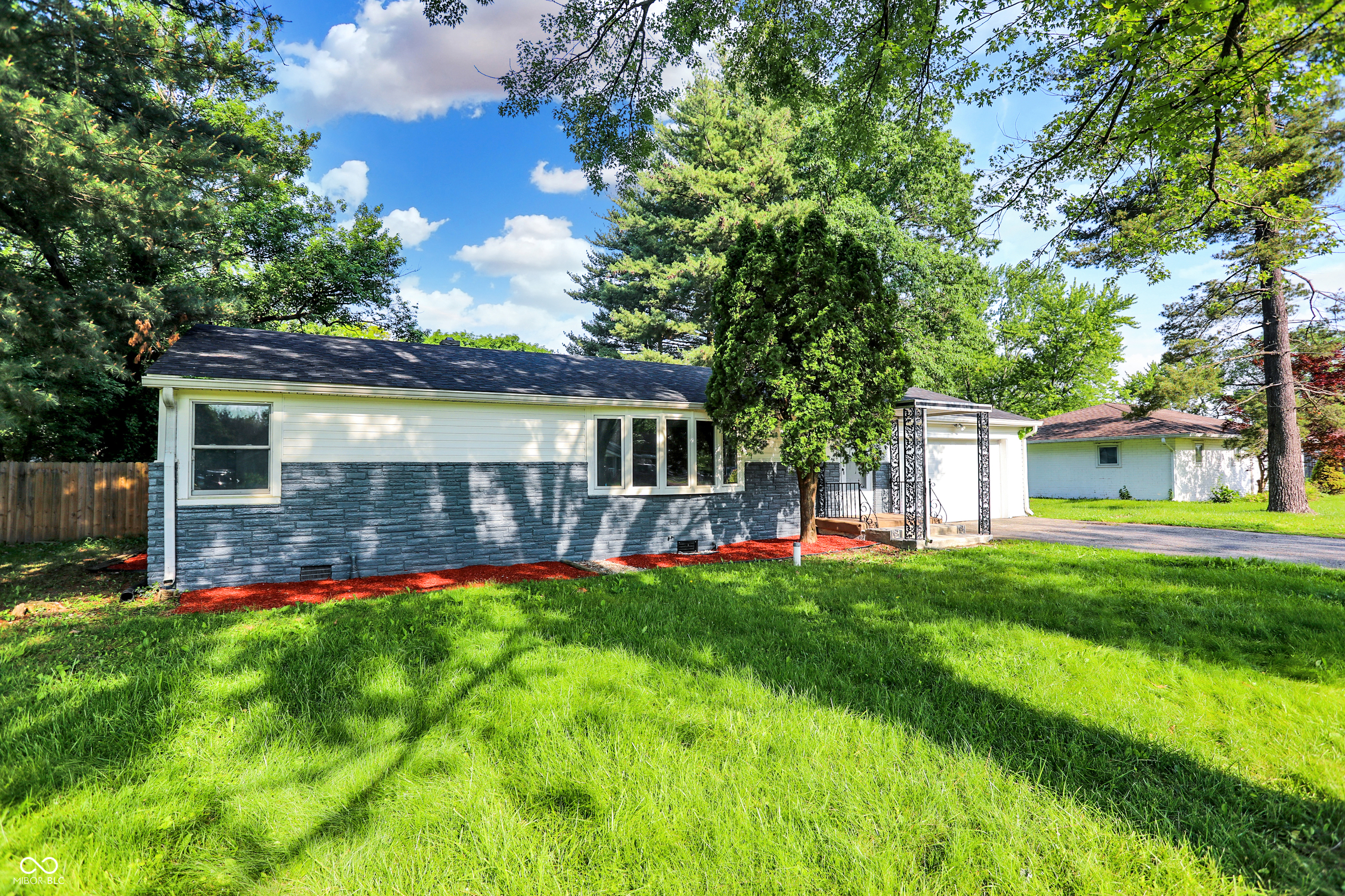 6166 Cooper Road Indianapolis, IN 46228 - Photo 3 of 34 Gallery Image 3