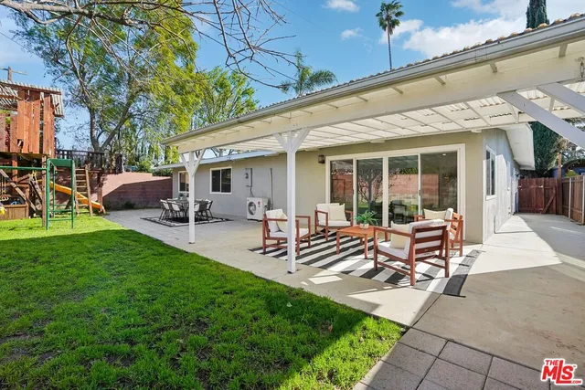 $829,000 | 17845 Stagg Street, Reseda, CA 91335