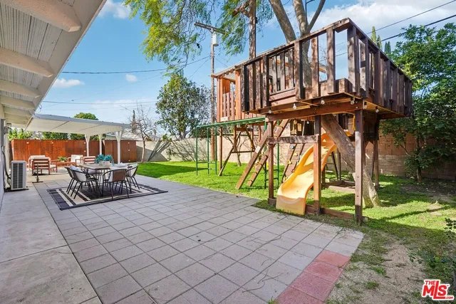 $829,000 | 17845 Stagg Street, Reseda, CA 91335