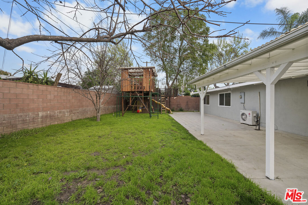 17845 Stagg Street Reseda, CA 91335 - Photo 3 of 7