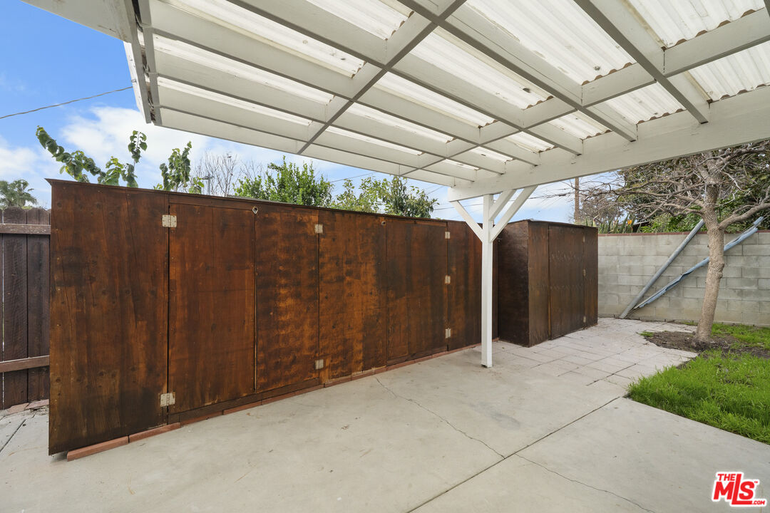 17845 Stagg Street Reseda, CA 91335 - Photo 4 of 7