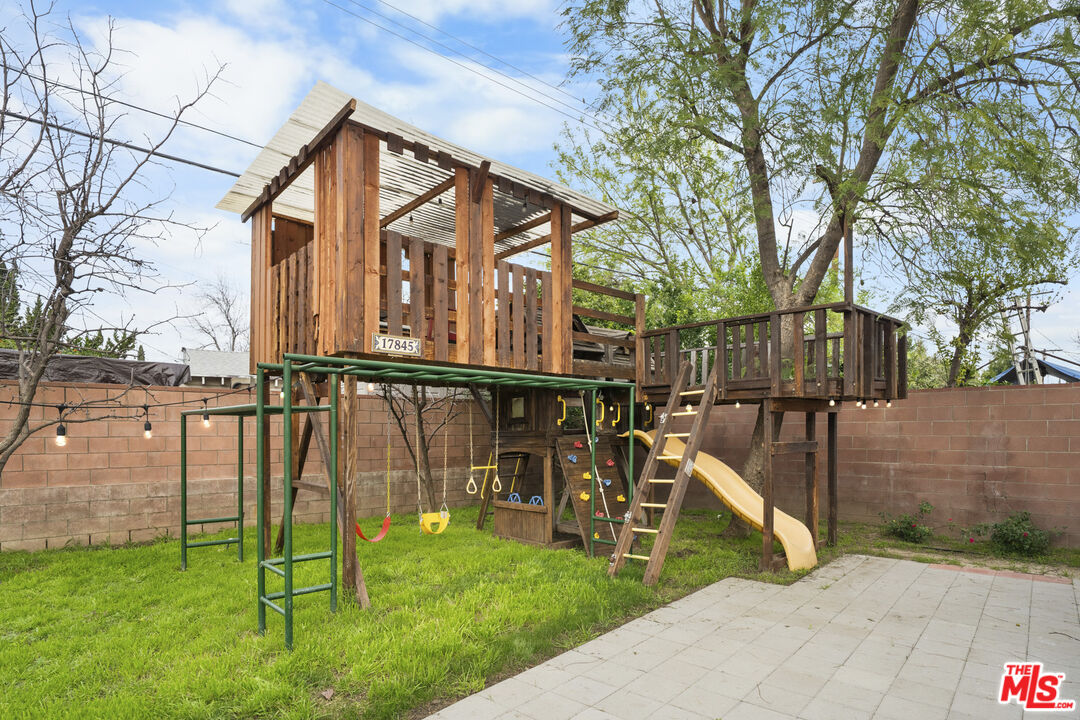 17845 Stagg Street Reseda, CA 91335 - Photo 5 of 7