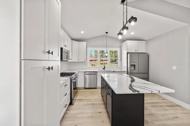 $489,900 | 21070 Alpine Drive, Lawrenceburg, IN 47025