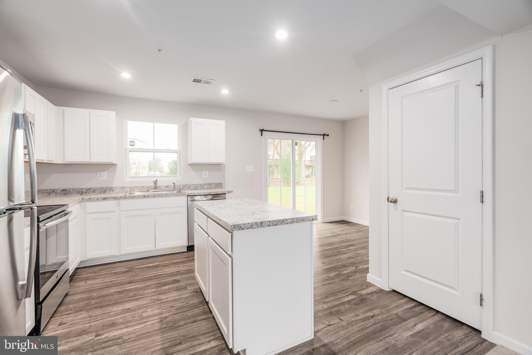 118 Azalea Circle Elkton, MD 21921 - Photo 3 of 15 Spacious kitchen with island