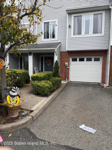 $879,000 | 22 Admiralty Loop | Prince's Bay