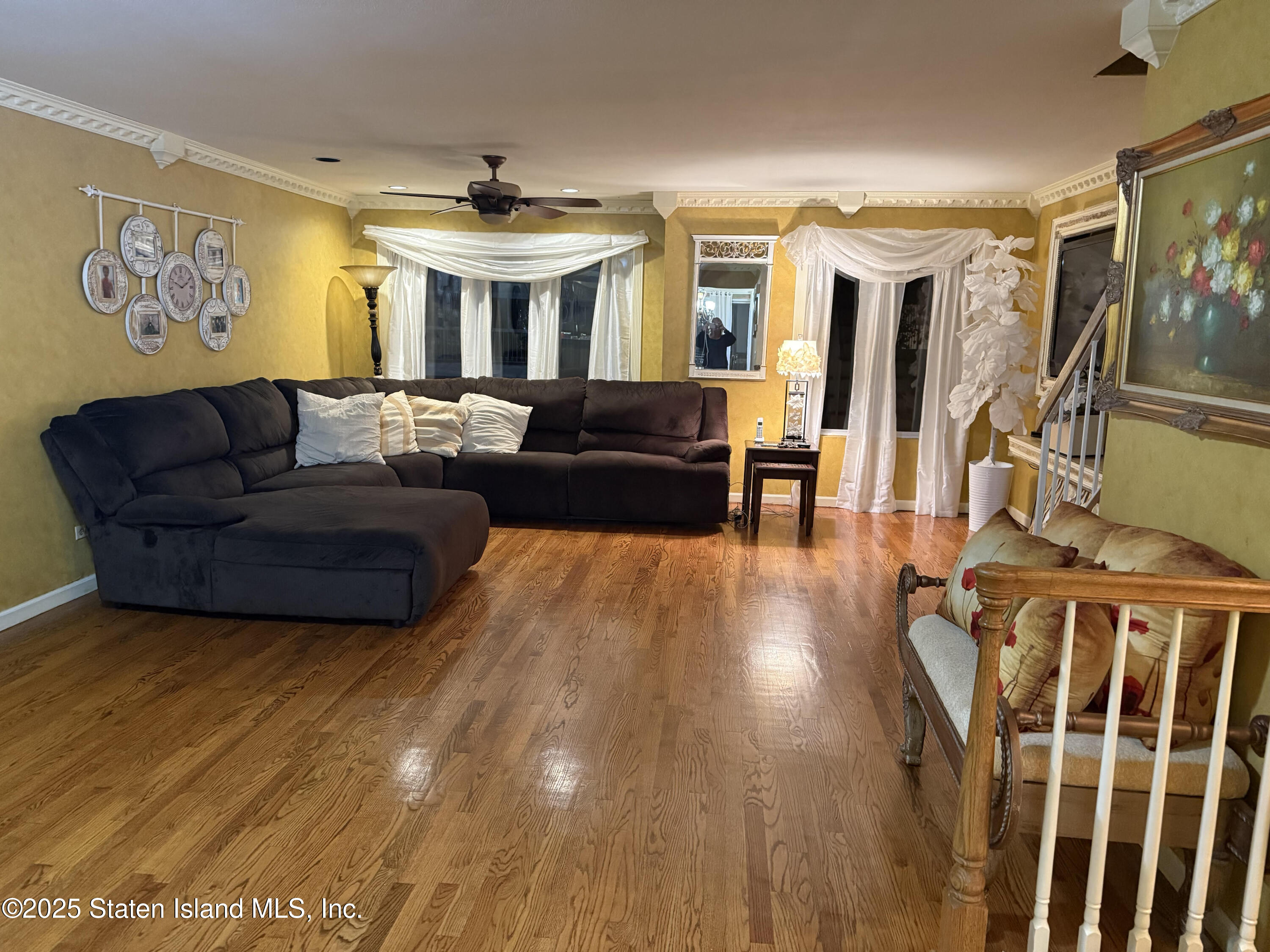 22 Admiralty Loop Staten Island, NY 10309 - Photo 11 of 20 Living room main floor