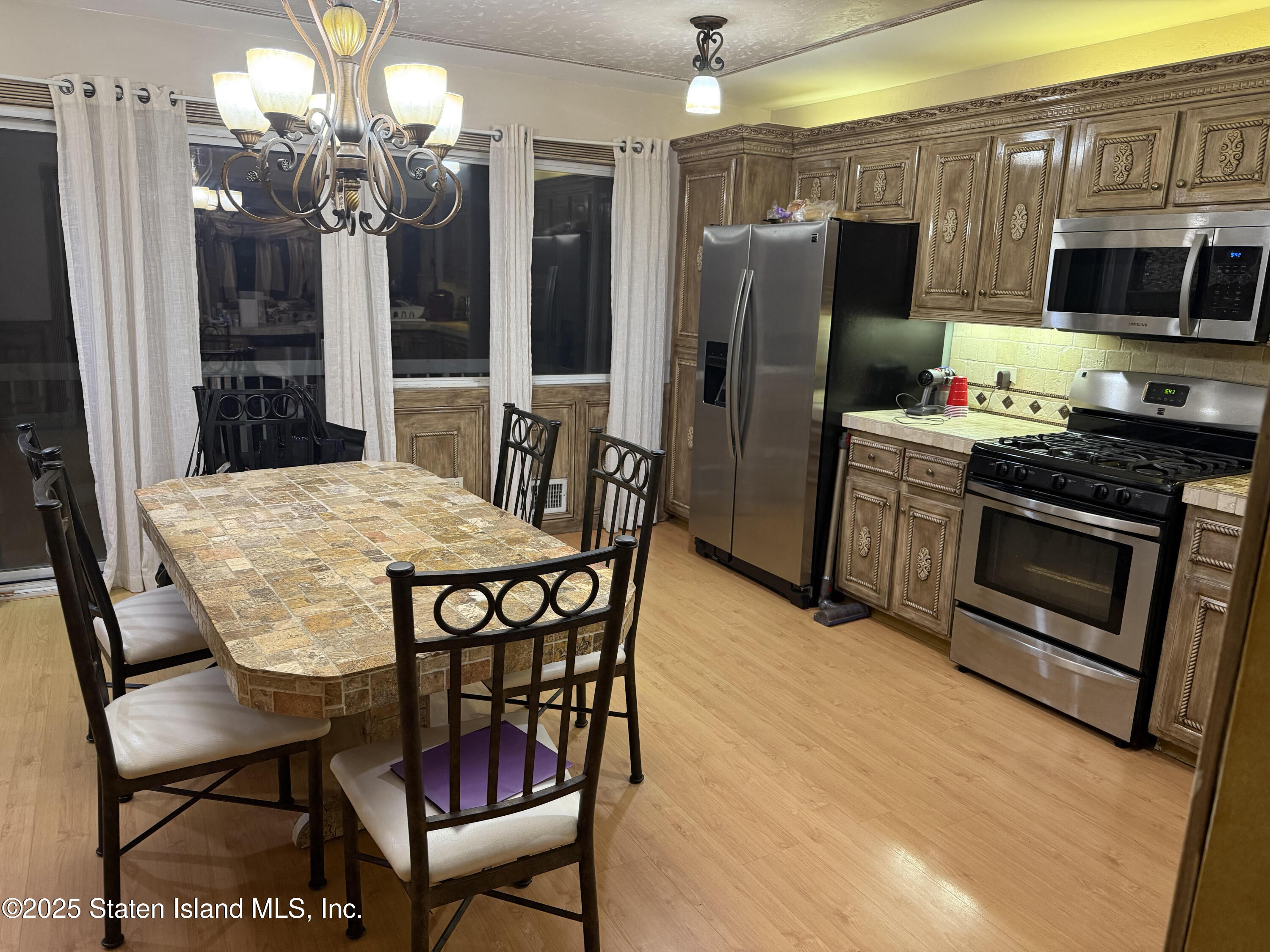 22 Admiralty Loop Staten Island, NY 10309 - Photo 13 of 20 Eat-in-kitchen