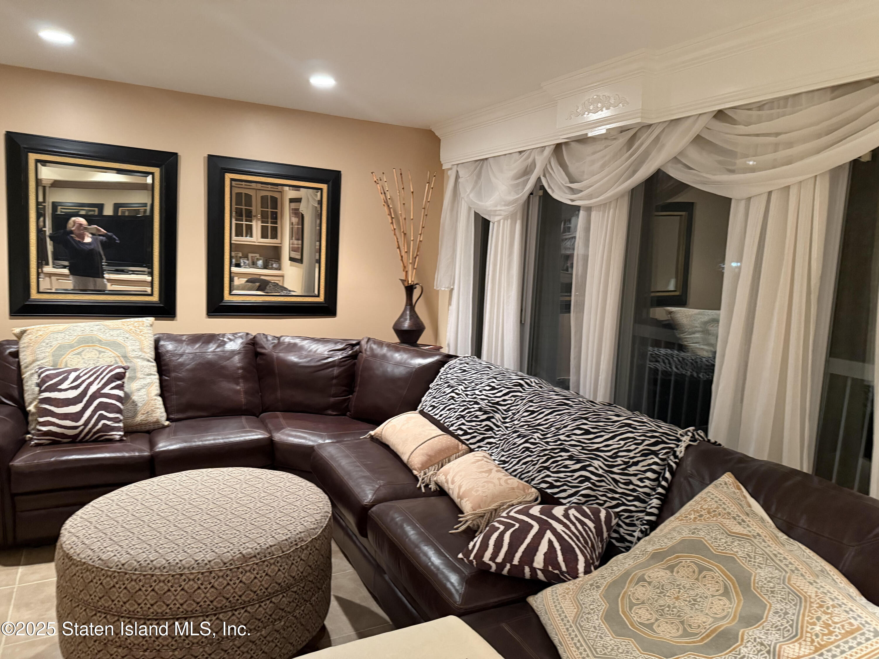 22 Admiralty Loop Staten Island, NY 10309 - Photo 5 of 20 familyroom