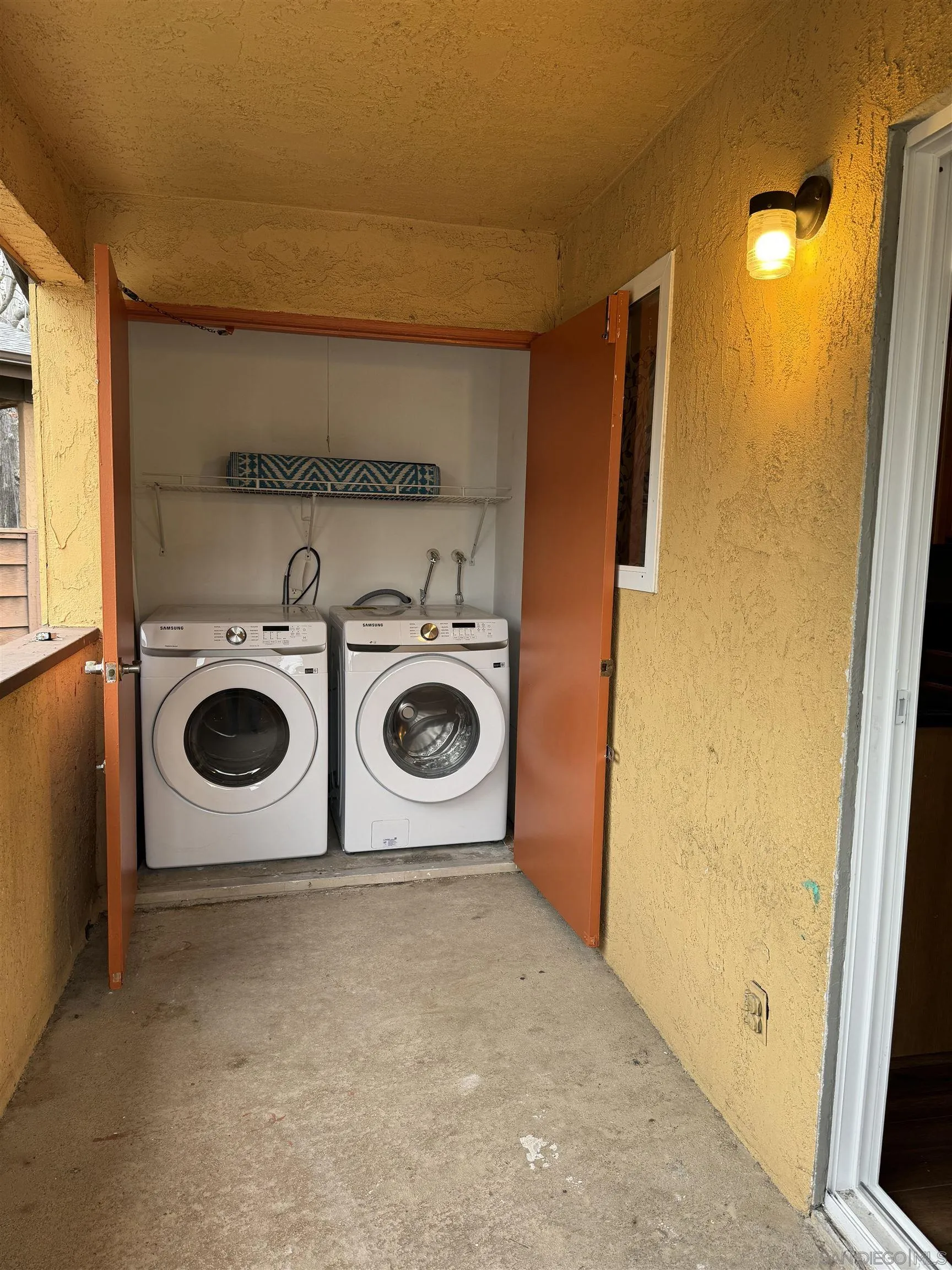 506 Calle Montecito, Unit 40 Oceanside, CA 92057 - Photo 9 of 19 a utility room with dryer and washer