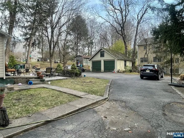 $2,250 | 10 East Grand Avenue, Unit 2, Montvale, NJ 07645