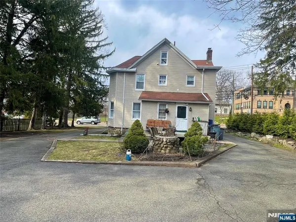 $2,250 | 10 East Grand Avenue, Unit 2, Montvale, NJ 07645