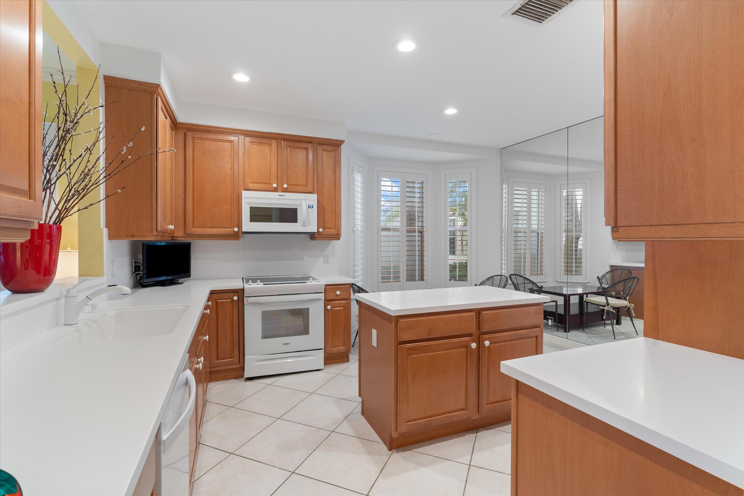 6277 Graycliff Drive, Unit B Boca Raton, FL 33496 - Photo 15 of 49 Kitchen