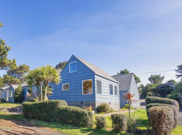$529,000 | 1208 Southwest Division Street, Waldport, OR 97394