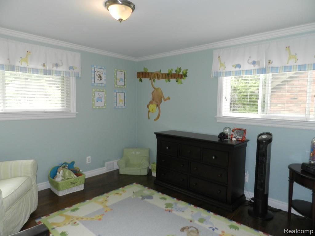 1622 Newcastle Road Grosse Pointe, MI 48236 - Photo 16 of 24 DSCN2558.jpg