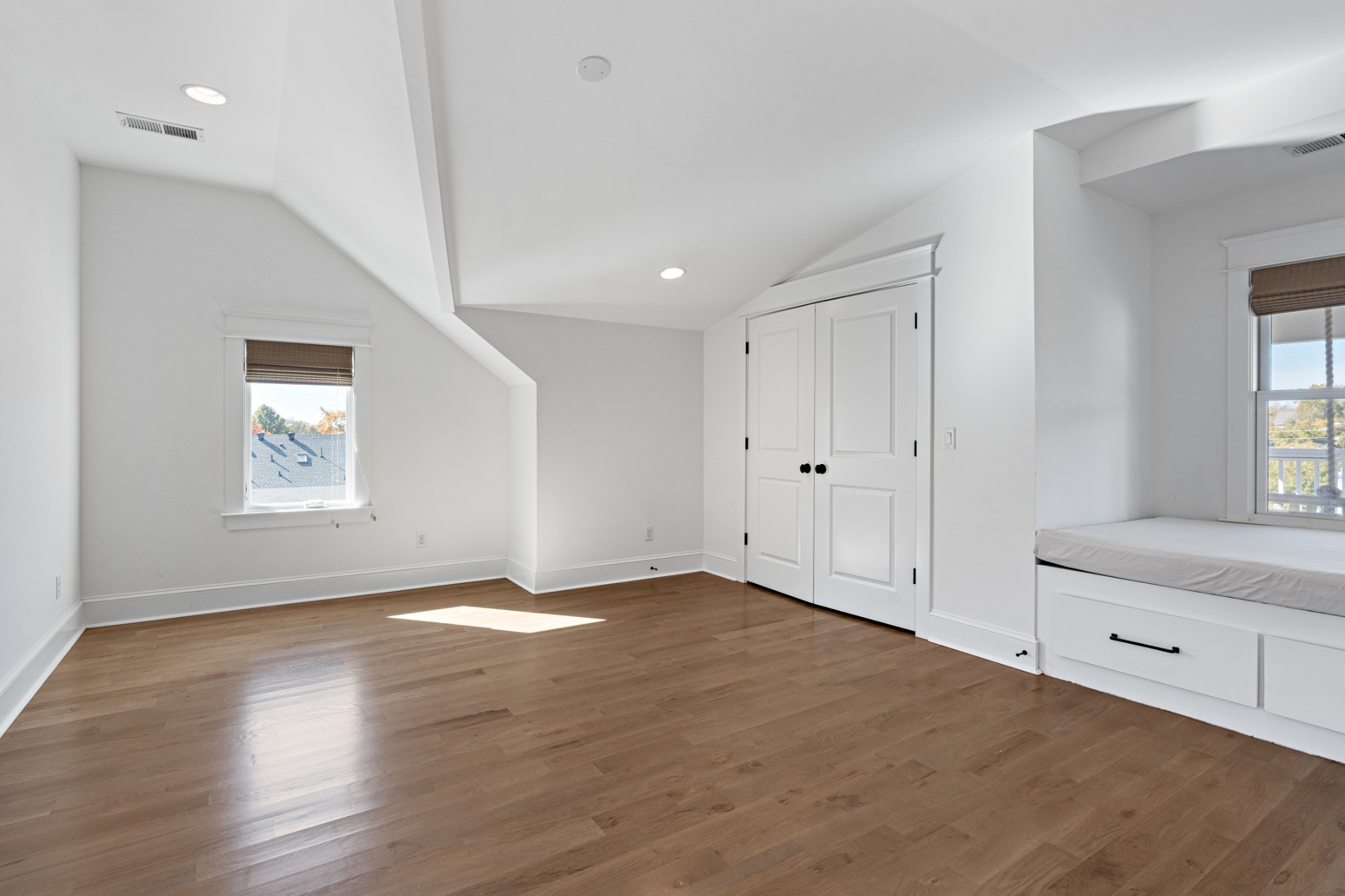 110 Lindsley Park Drive Nashville, TN 37206 - Photo 23 of 32 an empty room with wooden floor and windows