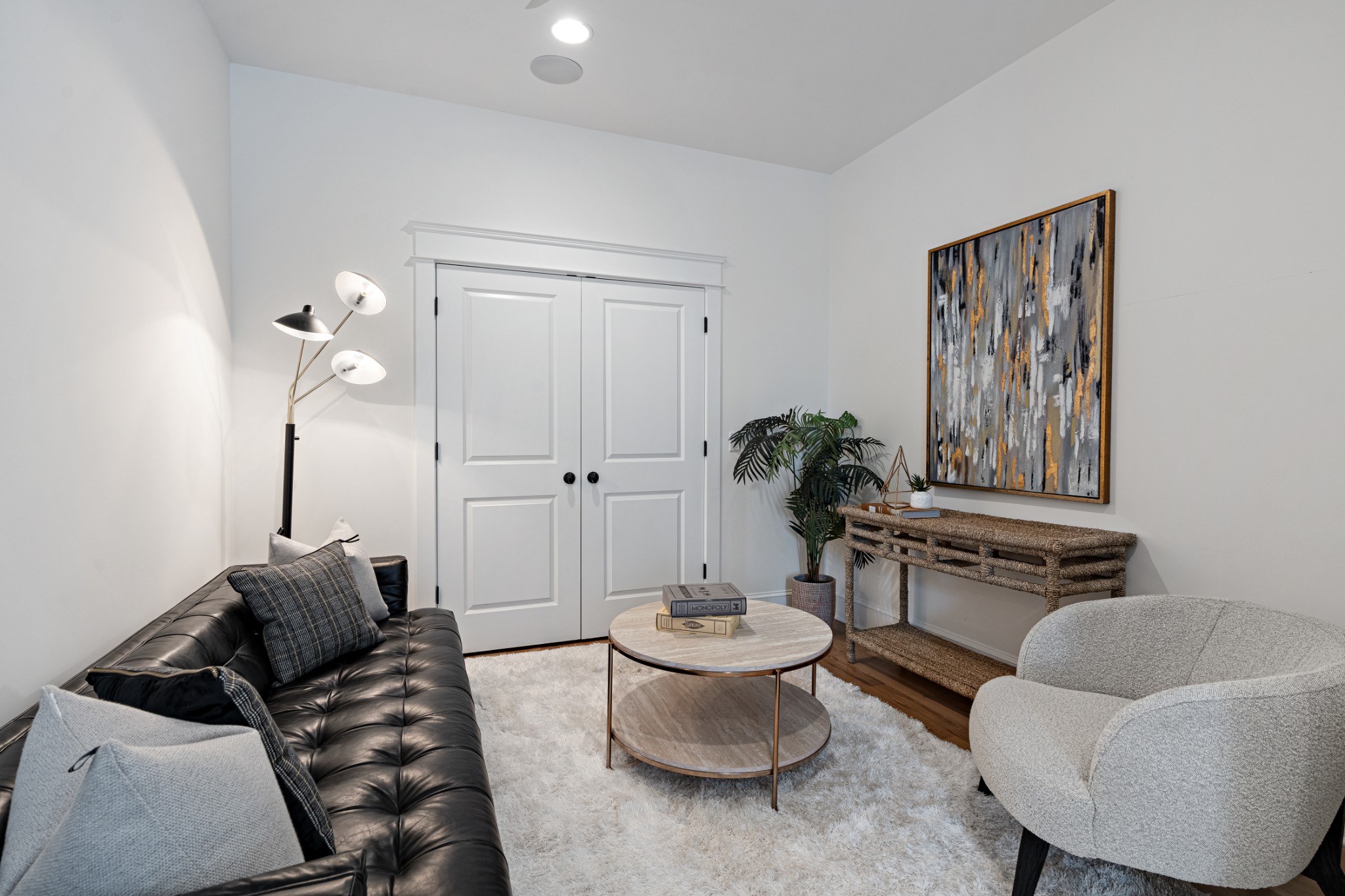 110 Lindsley Park Drive Nashville, TN 37206 - Photo 25 of 32 a living room with furniture and a potted plant