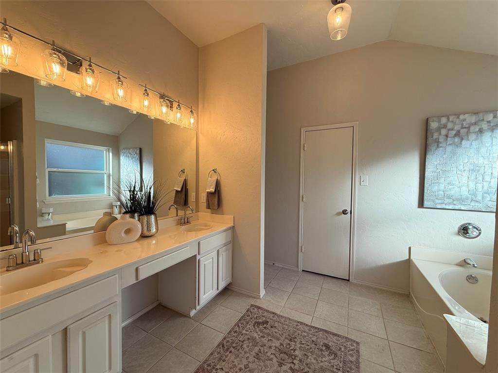 1602 Crestmeadow Lane Mansfield, TX 76063 - Photo 14 of 23